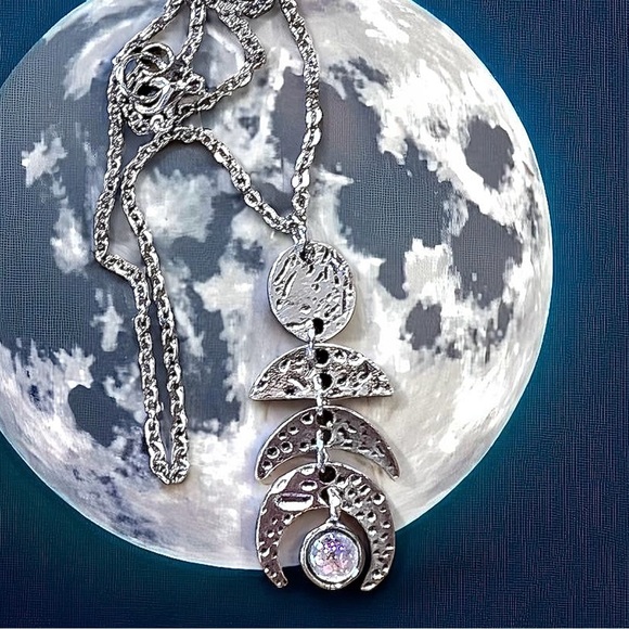 Silver toned Crescent Moon Phases Pendant Necklace Choker 15.5” - Picture 4 of 17
